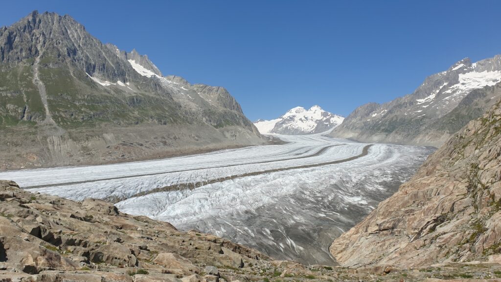 El glaciar de Aletsch es el más grande de los Alpes.