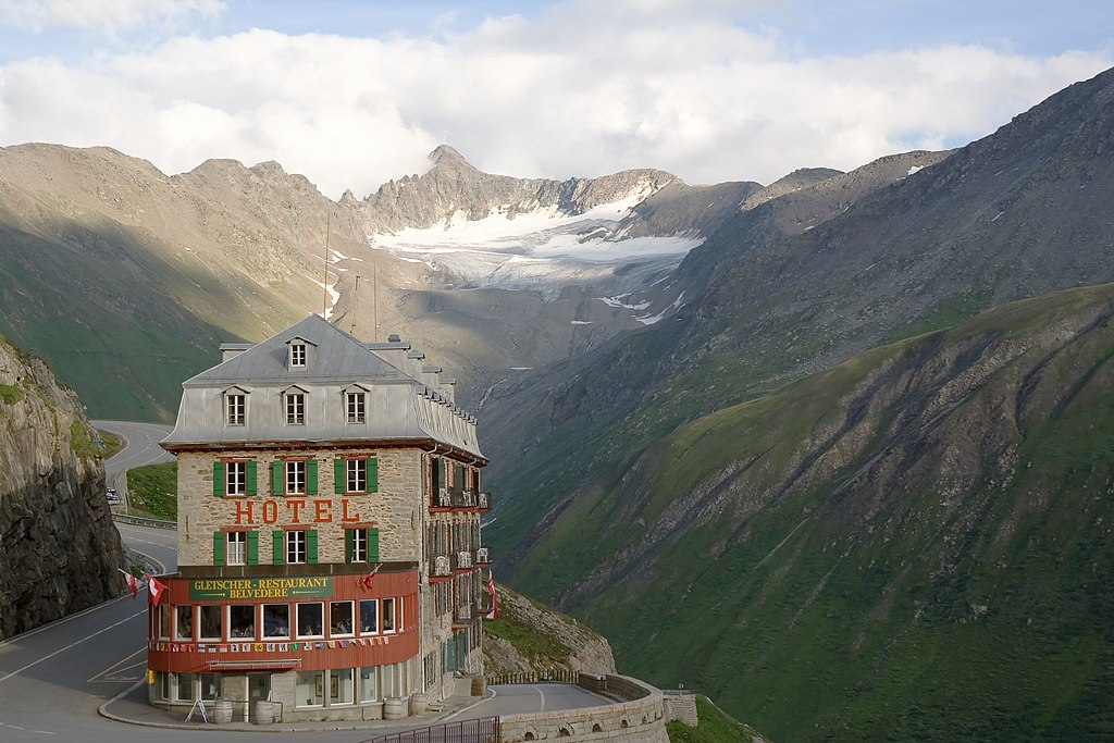 Hotel belvedere en Furkapass. Ruta motera por los Alpes suizos.